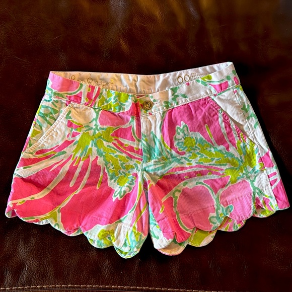 Lilly Pulitzer Pants - 00 Lilly Pulitzer shorts LIKE NEW